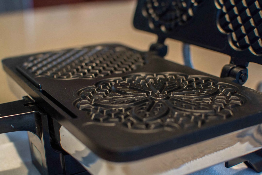 Pizzelle Maker